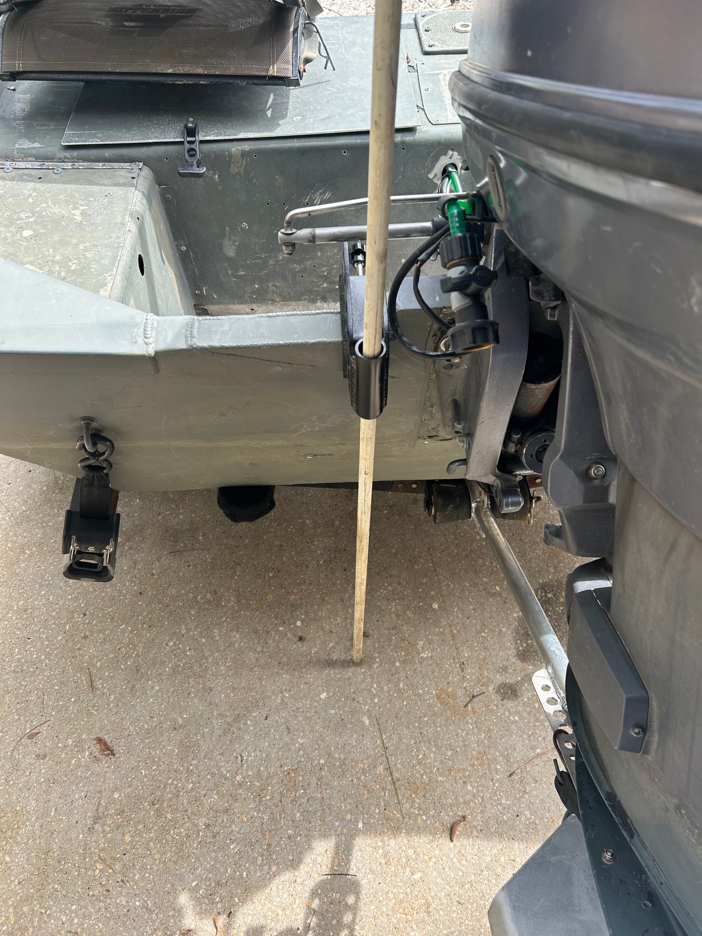 Transom-Mounted Spud Pole Bracket