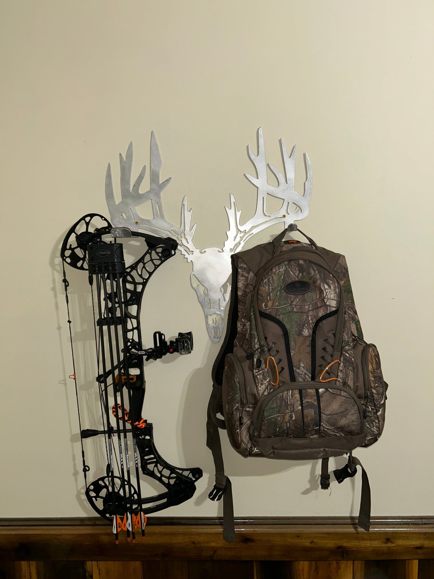 deer skull bow and pack rack wall mount 22x23 inch